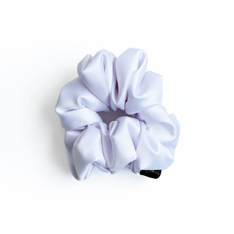 Bijeli scrunchie