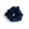 Tamno plavi scrunchie