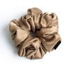Veliki zlatni scrunchie