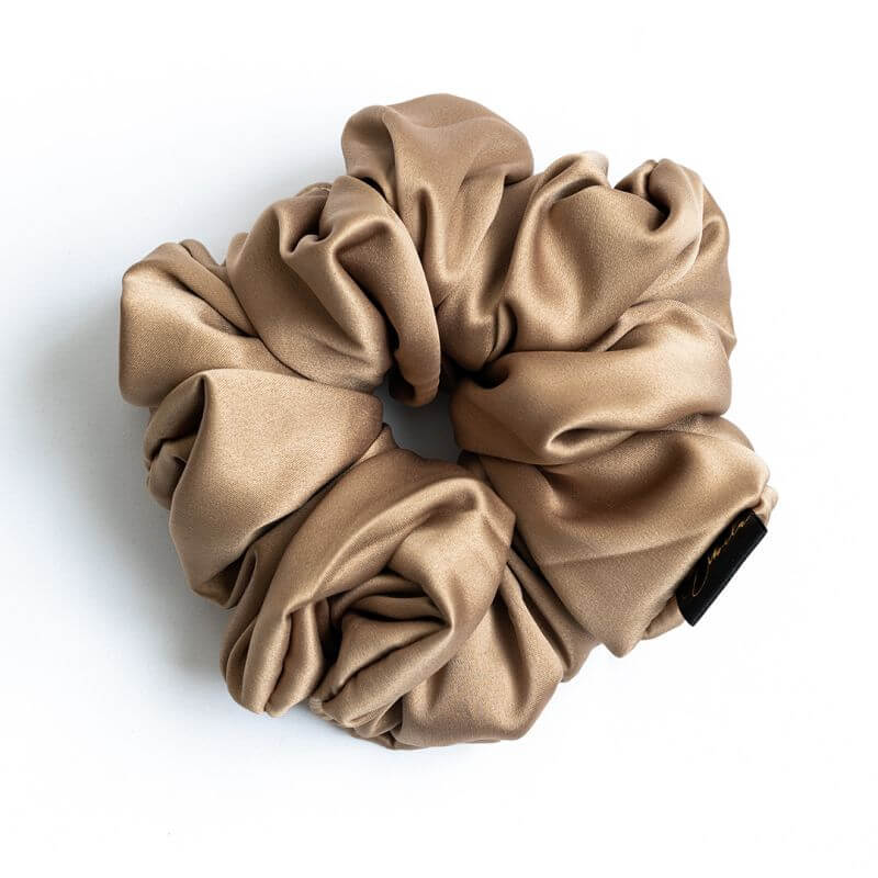 Veliki zlatni scrunchie