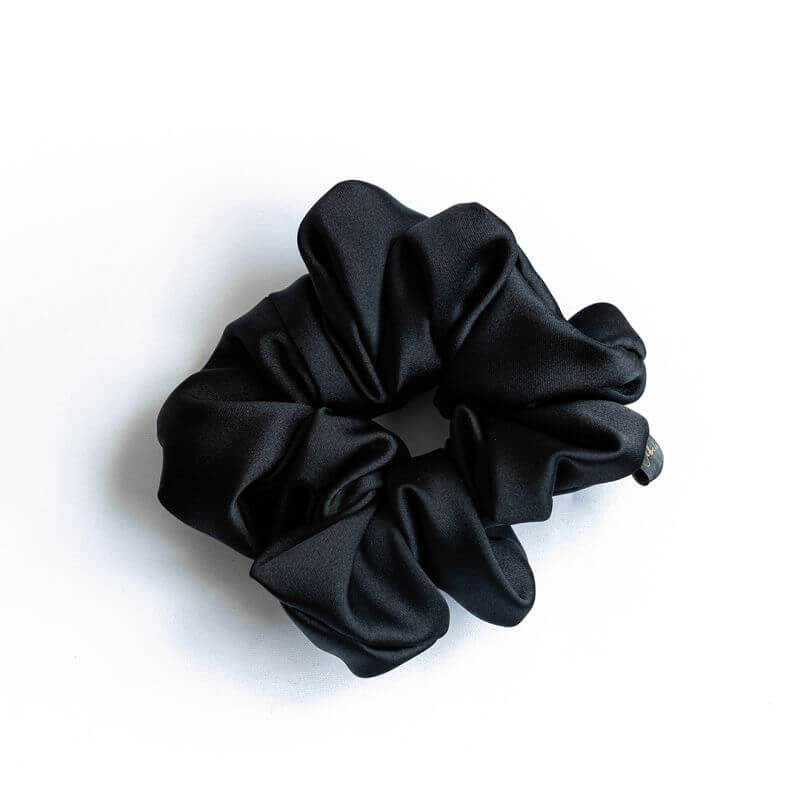 Crni scrunchie