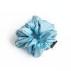 Svijetlo plavi scrunchie